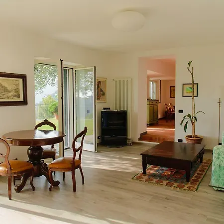 펜션 Paradiso 카모글리